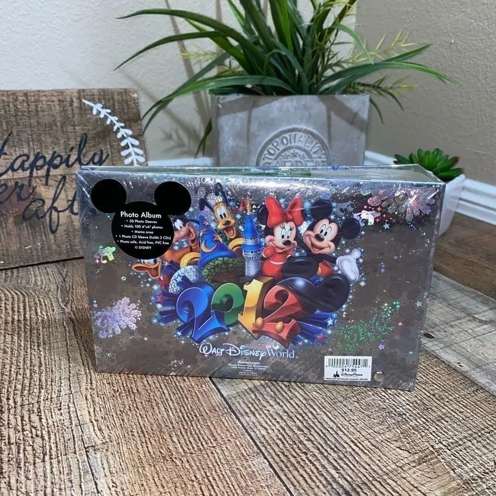 Disney Photo Album - 2012 Mickey Mouse - Picture 2 of 7